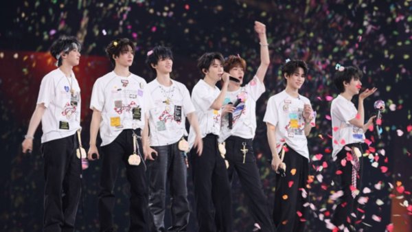 私募配资网 从练习生到顶流！七少年用「加冠礼」告诉你：成长就是要摆脱地心引力！